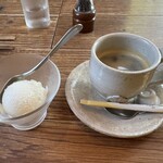 黒牛の里 - ヨーグルトアイス、コーヒー