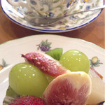 フルーツタルト¥430 ホットコーヒー¥350 セットで¥50引き