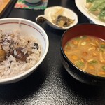 杏花亭 - 味噌汁(なめこがたっぷり)