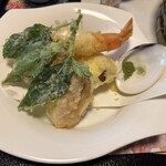 杏花亭 - 天ぷら(さつまいも、イチジク、モロヘイヤ、エビ)