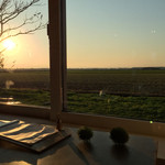 シャンディ ニヴァース カフェ - 一番奥のテーブル席の眺め良いです