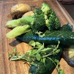 MAKIBI - 薪火で炙ったガッツリ野菜が芳ばしくて激ウマです。