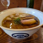 Ramen FeeL - 器はオーソドックスな形状です。