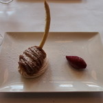 フチテイ ア ヴ - スペシャル・デザートのモンブラン。写真では小さく見えますが、実際の迫力は全然違います。