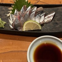 魚とおばんざい 泉士 - 本日お勧めのサンマの刺身。