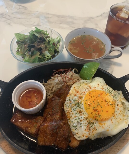 cafe dining room（カフェダイニングルーム）- 盛岡の落ち着くカフェでゆったり食事とコーヒーを楽しむ