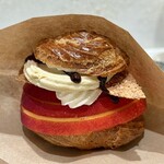 Haruka Murooka - 桃バーガー　Peach cream puffs