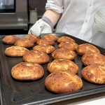 Haruka Murooka - とうもろこしを練り込んだ焼きたてフォカッチャ
      Freshly baked focaccia made with corn