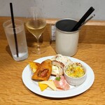 Full Full パンとワイン - 