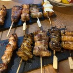 炭火焼き らくざ - ◯串焼き5本盛り¥1,280×2
…塩、タレはお任せ♪
茄子の肉巻き、長芋の肉巻き、ミニトマトの肉巻き、鶏もも、つくね、など。
同じ内容2皿ではなく、10種類なのが嬉しいですね♪(  ´艸`)