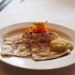 フチテイ ア ヴ - 前菜・三州豚のグリエ。軟骨とコラーゲンでプリプリ