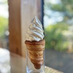 ガストロノームベーカリー - 生乳ソフトクリーム(クロワッサンコーン)