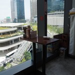 アゲダチ - 店内（立ち飲みテーブル）