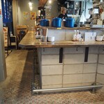 アゲダチ - 店内（立ち飲みカウンター）