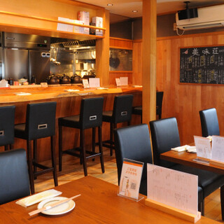 掘りごたつ個室やカウンター席完備◆落ち着きのある隠れ家空間
