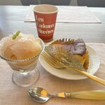レ・カドゥ・サンセ - 桃のかき氷が乗った桃のパフェ　そしてこの前食べて美味しかったチーズケーキも追加で(*^ω^*)