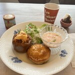 レ・カドゥ・サンセ - クレープランチ　桃とライムのスープ、爽やかで美味しかったです！ミートパイも星形が可愛い(*^▽^*)