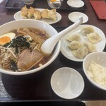 独一処餃子 - ラーメンセットのご飯も少なめですよ。沢山いる人は大盛りを。
