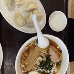 独一処餃子 - セットの餃子は水餃子を選びました。焼き餃子も可能です