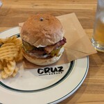 CRUZ BURGERS & CRAFT BEERS - 
