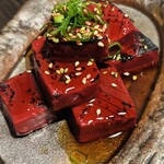 とっくり - 赤こんにゃくのステーキ