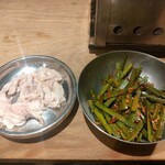 本厚木ホルモンセンター - ペラペラ焼きと辛ニラ