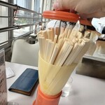 マルカンビル大食堂 - 昭和の食堂あるある　パカって開く箸スタンド