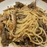 Frutti di mare - 4種のきのことからすみのオイルパスタ　アップ