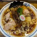 生姜醤油専門 我武者羅 - 生姜醤油ラーメン近景。胃袋が落ち着くラーメン。