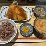 佰年食堂 太助 - アジフライ定食豚汁変更、五穀米を選択