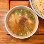 花壱 - 魚だしつけ麺 1,050円 (つけ汁)