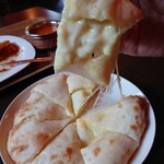 インド ネパール料理 KUMARI - チーズがとろ～りと伸びます