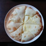 インド ネパール料理 KUMARI - チーズナン 小 (550円)