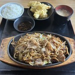 天領屋 - 満腹焼きそば定食（とり天）　１０００円