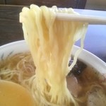 お食事大吉 - 麺アップ。柔らか目なのが残念。