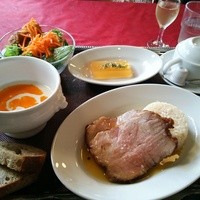 ビストロ グルマン - ワンプレートランチには、小さいけれど無料でグラスワインがついてます。