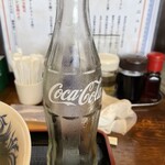 丸宝食堂 - あまりの喉の渇きに写真を撮る前に飲み干してしまったコーラ