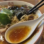 自家製麺 うろた - 濃口醤油の綺麗なスープ