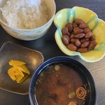 ふじ井 - 金時豆、味噌汁、漬物、ご飯付き✧︎*。
