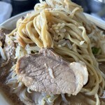 ラーメン二郎 - 豚も柔らかく仕上げられてた。神豚