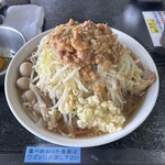 ラーメン二郎 - つけ麺だと思って生卵頼んだし、ニンニクつけ麺変更ボタンだと思ってウズラの卵を買っていた。何がなんだがよね