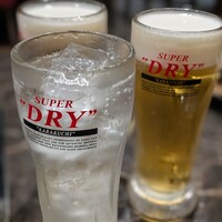 焼肉たまき 京橋店 - 炭酸水とビールで乾杯