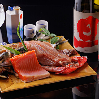 職人技で旨味が磨かれた、その時季ならではの海の恵みを堪能