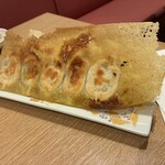 一味玲玲 横浜店 - 餃子10種盛合わせ、何が入っているかは食べてみてのお楽しみ！