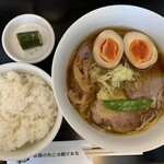 麺処 にしむら - 醤油らーめん＋半熟味たまご ＋白ごはん(ピリ辛きゅうり付)