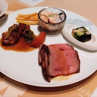 ライブキッチン COOKA - ローストビーフなど　フライドポテトはちょっと硬かった