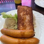 キッツビュール - 腸詰ウインナーはドイツビールとの相性が抜群！一瞬にしてドイツにワープした感じがします。料理の力は凄いと思う瞬間です。