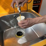 えひめ愛顔の観光物産館 - いざ！蛇口からみかんジュース