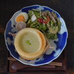 マダム アン - 料理写真:別腹ランチ　(9月半ば〜12月まで)
シチューパンとサラダ
スープは二十四節気ごとにかわります。