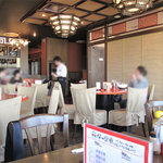 Chuuka Ryouri Iwaen - 普通の麺屋よりゆっくり過ごせます。個室・座敷・円卓・少人数用のテーブル席もあります。